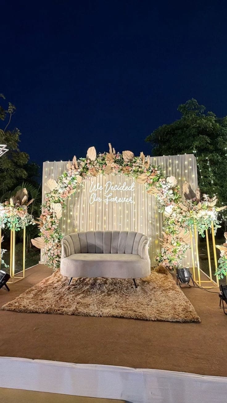 Shimmery Golden Groom-to-Be Decor